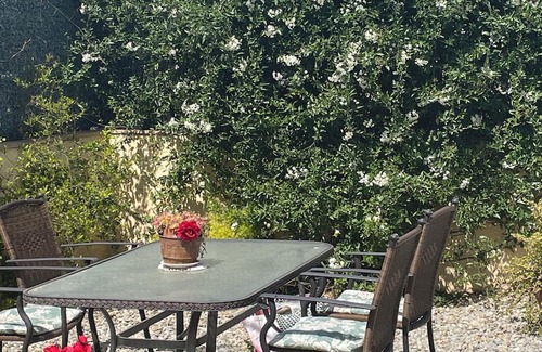 Borrassa Casa | Empordà Country House. Casa en medio del campo de l'Alt Empordà