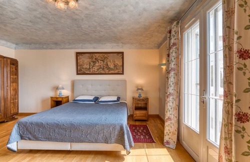 Arles Casa | Room 'Chambre 1' with Shared Pool, Wi-Fi and Air Conditioning