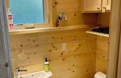 Romney Cabina | Cozy and private tiny home nestled into 15 acres of forest in West Virginia