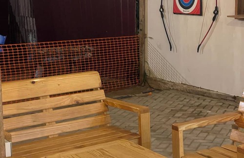 Pepease Chalet De Esquí | Cozy 1-bedroom chalet with WiFi, AC in beautiful Kwahu Atibie