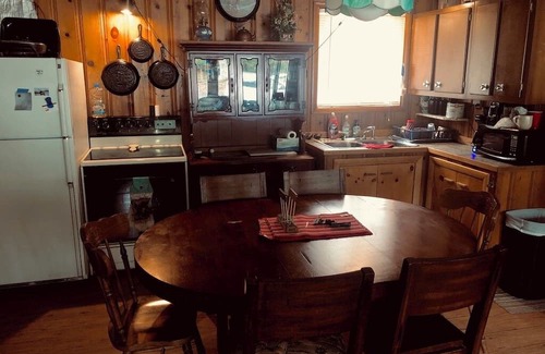 Fleming Cabina | Fantastic 2-bedroom cabin in Black Moshannon State Park. Only 20 mins from PSU!