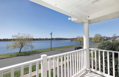 Spring Lake Casa | Water Views Spacious 5-bedroom house in charming Spring Lake.