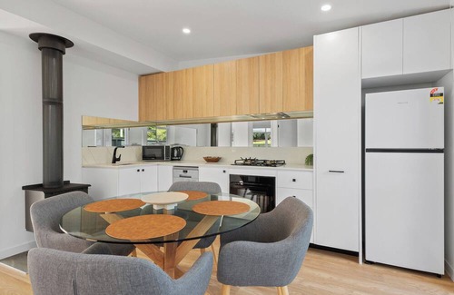 Dromana Villa | Proton Beach Villa 1 by Ready Set Stay