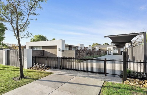 Dromana Villa | Proton Beach Villa 1 by Ready Set Stay