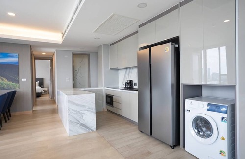 Bangkok Central Business District Condominio | 3 BR/ WG/ 128 Sqm/ Monthly