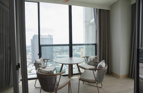 Bangkok Central Business District Condominio | 3 BR/ WG/ 128 Sqm/ Monthly