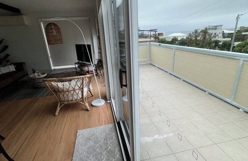 Wamberal Apartamento | 100m from Beach: The Wambi Getaway, Pet Friendly, 2BR, Entire Apartment and Yard