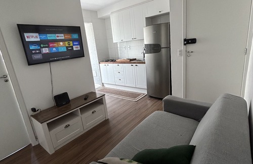Lapa de Baixo Apartamento | Modern apartment with balcony and privileged location