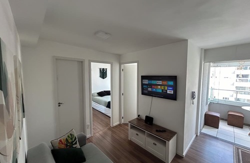 Lapa de Baixo Apartamento | Modern apartment with balcony and privileged location