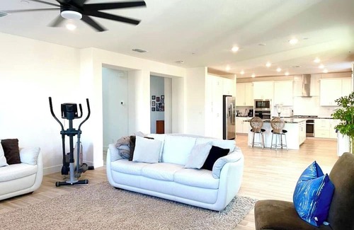 Woodland Casa | spacious bedroom 5 in pristine & restful home