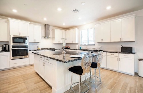 Woodland Casa | spacious bedroom 5 in pristine & restful home
