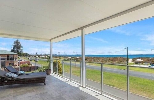 Rockingham Apartamento | Coastal Vibes with a touch of convenience