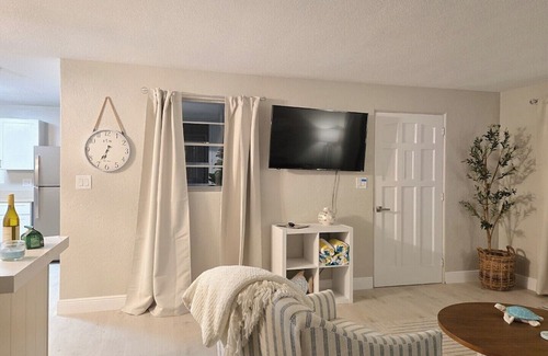 Edgewater Casa | Cozy 2-bedroom house in enjoyable New Smyrna/ Edgewater with AC, WiFi