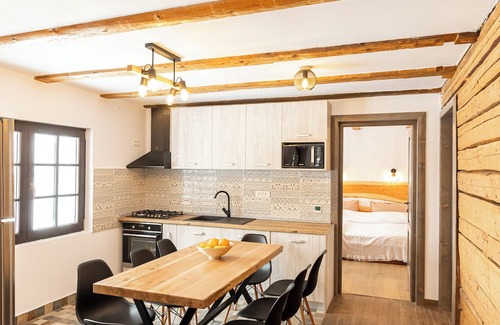 Moeciu de Sus Casa | Marvelous 4-bedroom house with WiFi in Moieciu de Sus, near Bran Castle