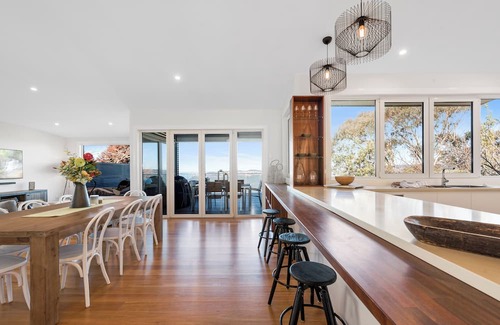 Blue Mountains City Council Casa | Elysian on the Escarpment with Mountain Views