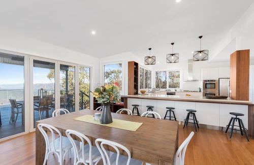 Blue Mountains City Council Casa | Elysian on the Escarpment with Mountain Views