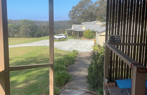 Narooma Cabina | Charming cabin in welcoming Narooma with fitness room, WiFi, AC