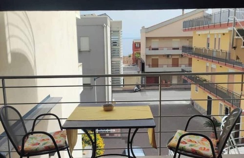 Santa Teresa di Riva Apartamento | The station: two-room apartment 150mt from the sea