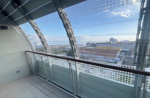 Marvila Apartamento | Tagus River view studio in lovely Lisboa with WiFi, AC