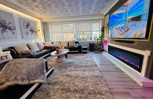 East Harlem Apartamento | Bright & Modern 4BD 2BA Apartment w Doorman, Gym, Lounge, Near West Harlem