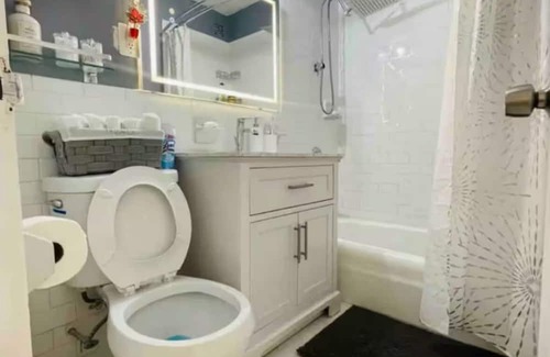 East Harlem Apartamento | Bright & Modern 4BD 2BA Apartment w Doorman, Gym, Lounge, Near West Harlem