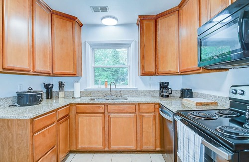 Northeast Virginia Beach Casa | Perfect location - Close to the Ocean and Bay in Virginia Beach