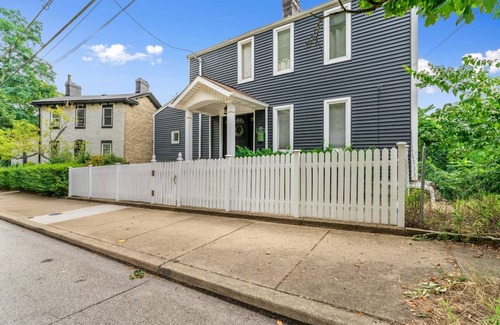 Mexican War Streets Casa | Charming 1-bedroom house with amazing view - Pittsburgh skyline