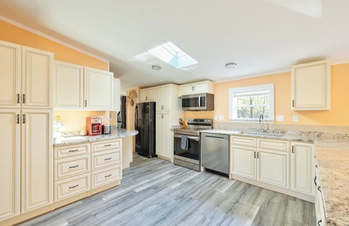 Wisconsin Dells Casa | 3BR Forest Retreat Near Stream. Quiet, Cozy & Perfect for Nature Lovers