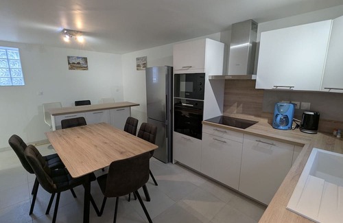 Chilleurs-aux-Bois Cabaña | Acogedor alojamiento con aire acondicionado, 4 hab., terraza, aparcamiento - 6 pers.