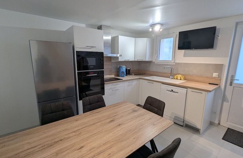 Chilleurs-aux-Bois Cabaña | Acogedor alojamiento con aire acondicionado, 4 hab., terraza, aparcamiento - 6 pers.