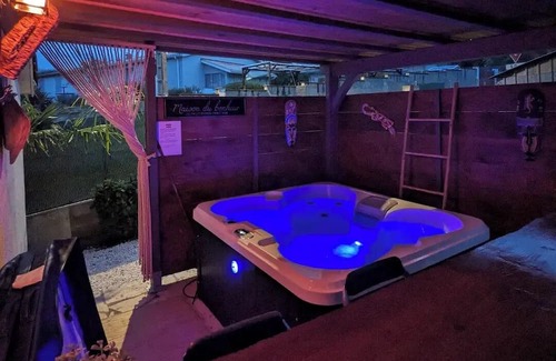 Nerac Casa | Love Room with Jacuzzi