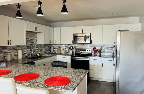 Poughkeepsie Waterfront Condominio | Charming , Peaceful Waterfront 2-bedroom condo overlooking the Hudson River