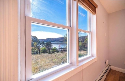 Poughkeepsie Waterfront Condominio | Charming , Peaceful Waterfront 2-bedroom condo overlooking the Hudson River