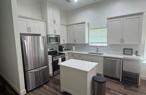 Wharton Apartamento | Charming 2-bedroom apartment in fabulous Wharton.
