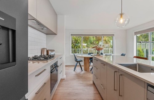 Nukuhau Casa | Penny Haven - Lake & Mt Tauhara views, family friendly