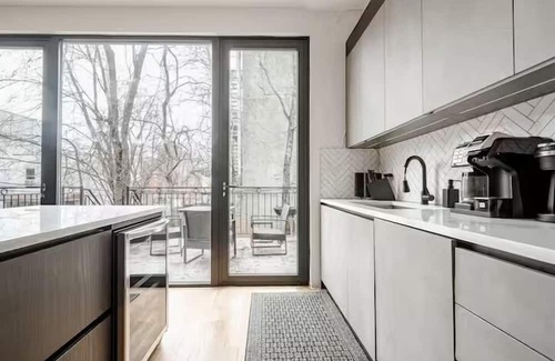Bedford-Stuyvesant Apartamento | Spacious apartment in charming Brooklyn with WiFi, AC. Book now