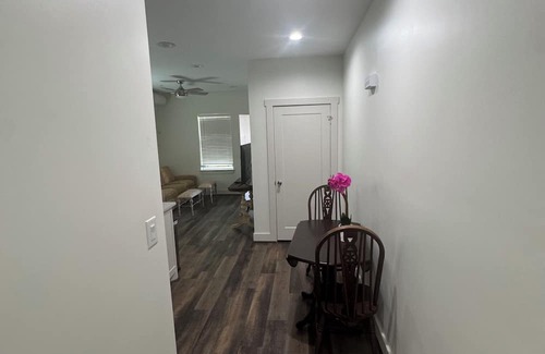 Wharton Apartamento | Charming, 2-bedroom apartment in the quiet town of Wharton.