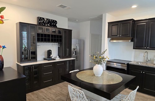 Simi Valley Apartamento | Immaculately maintained Studio, with modern amenities, and great neighborhood.