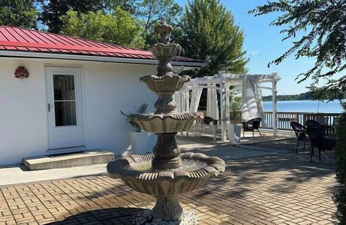 Central Frontenac Casa | Godfrey Lakefront Getaway