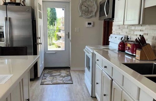 Central Frontenac Casa | Godfrey Lakefront Getaway