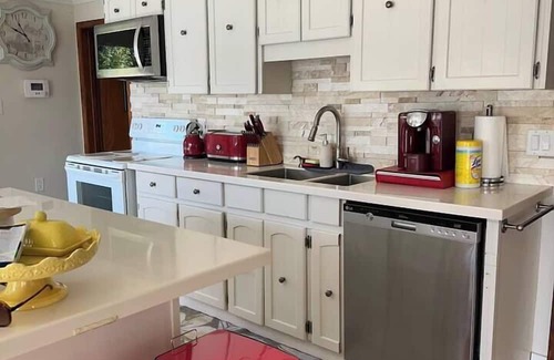 Central Frontenac Casa | Godfrey Lakefront Getaway