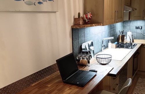 Nimes City Centre Apartamento | In the heart of history, with an almost Roman spa for relaxation.
