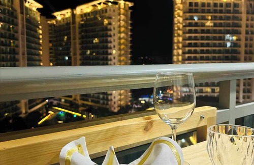 Muntinlupa Apartamento | Cozy Studio Apartment with AC, WiFi in welcoming Azure Urban Resort
