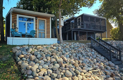 Richwood Cabina | Leaf Lake Haven -A lakeside getaway at its best - summer, fall, winter or spring