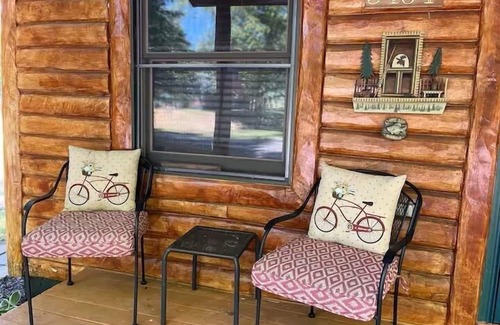Gaylord Casa | Cabin 5464 - Pond View Log Cabin in Private Resort