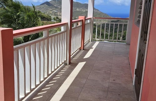 St. John's Apartamento | Beautiful modern retreat with stunning views of mountain ranges & Seaview