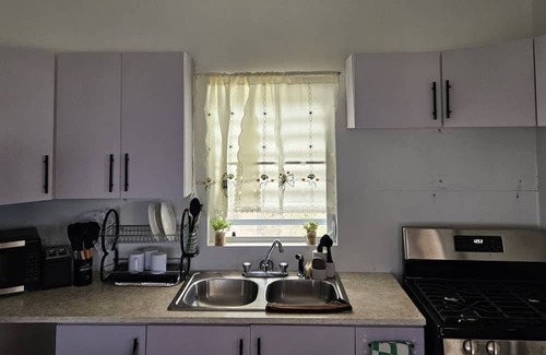 St. John's Apartamento | Beautiful modern retreat with stunning views of mountain ranges & Seaview