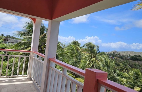 St. John's Apartamento | Beautiful modern retreat with stunning views of mountain ranges & Seaview