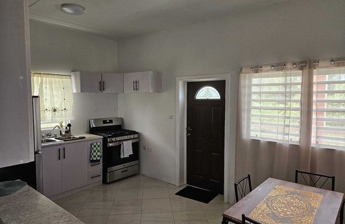 St. John's Apartamento | Beautiful modern retreat with stunning views of mountain ranges & Seaview