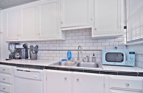 Shelby Apartamento | McSwain House #2- Historic, walk uptown, parking!